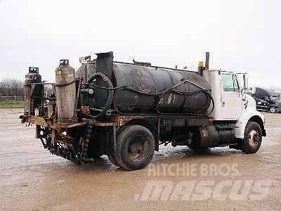 International 8100 Машини за асфалт