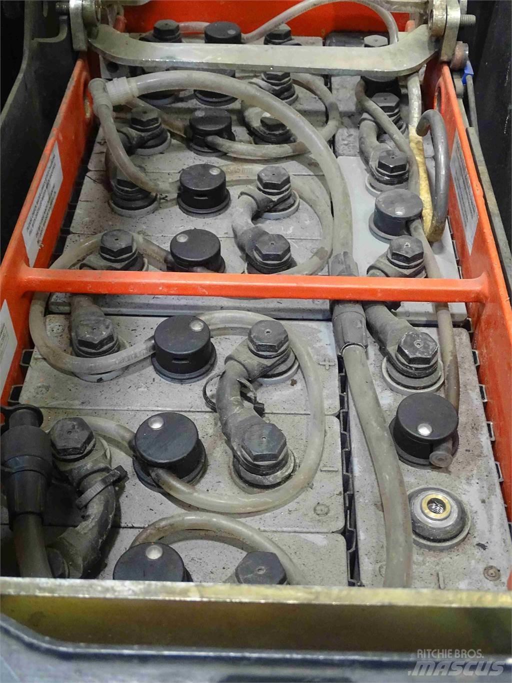 Linde L12LSP Колички високоповдигачи с теглич