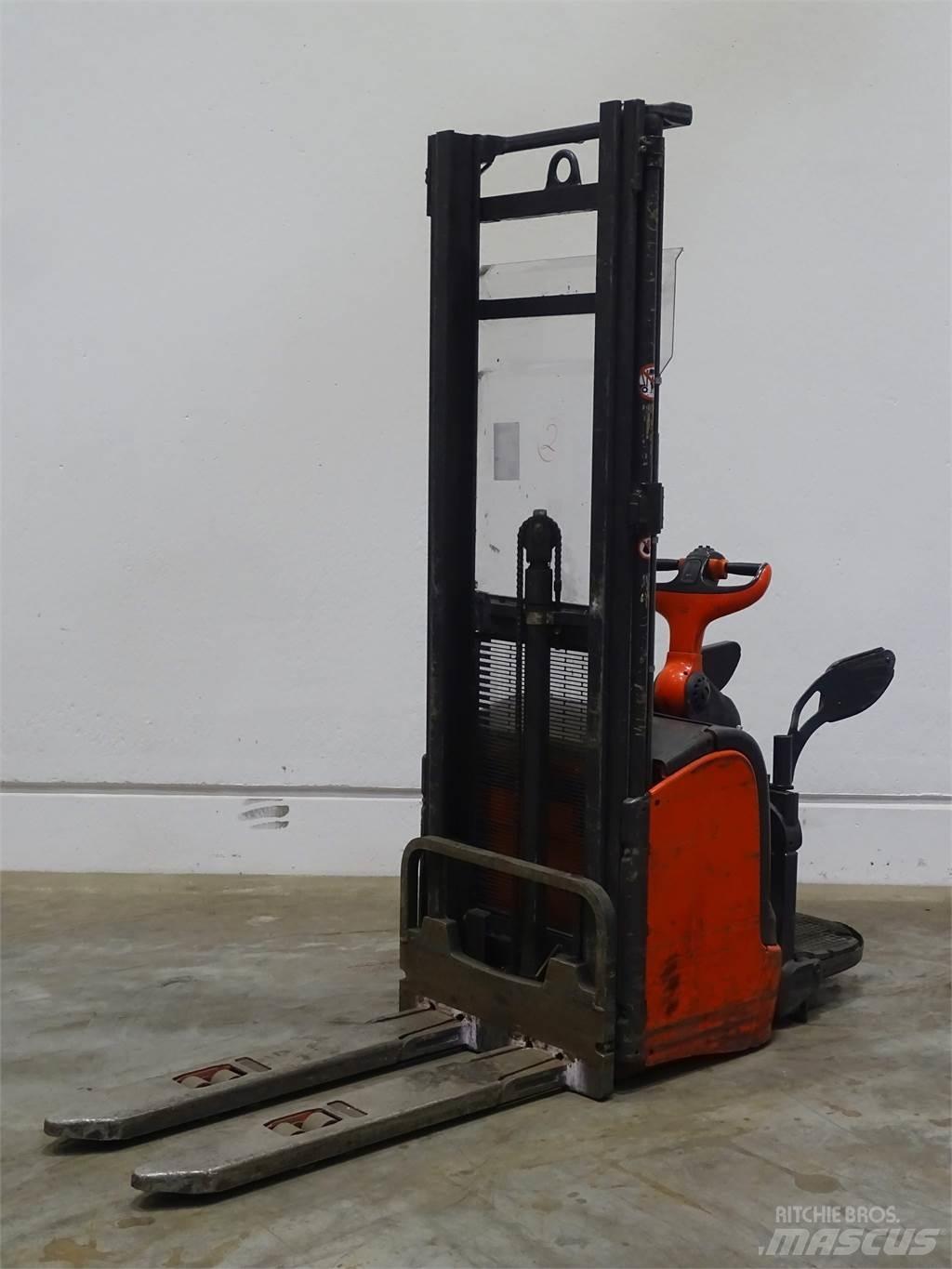 Linde L14AP Колички високоповдигачи с теглич