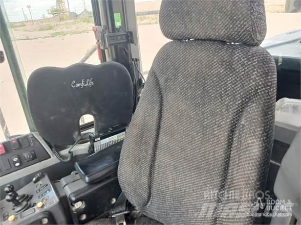 CAT 982M Колесни товарачи