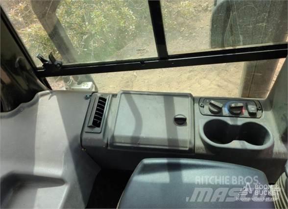 CAT D3 Верижни булдозери
