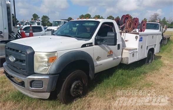 Ford F550 Общински/универсални превозни средства
