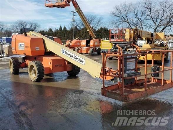 JLG 600S Телескопични повдигачи
