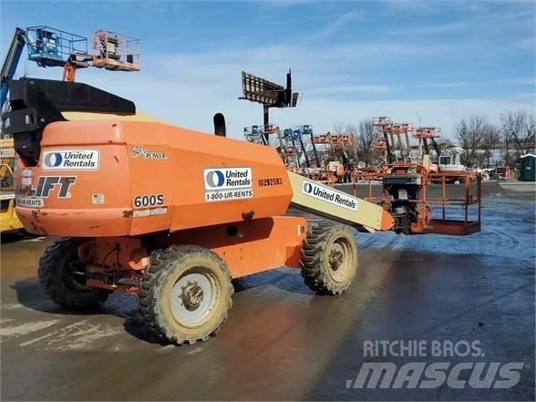 JLG 600S Телескопични повдигачи

