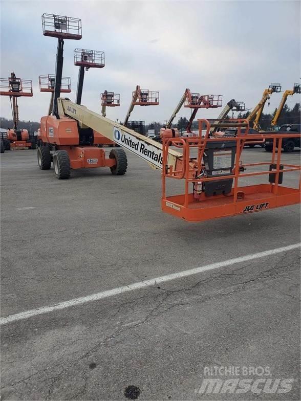JLG 800S Телескопични повдигачи
