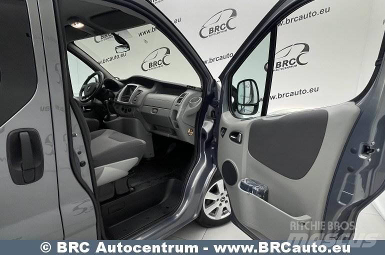 Opel Vivaro Мини бусове