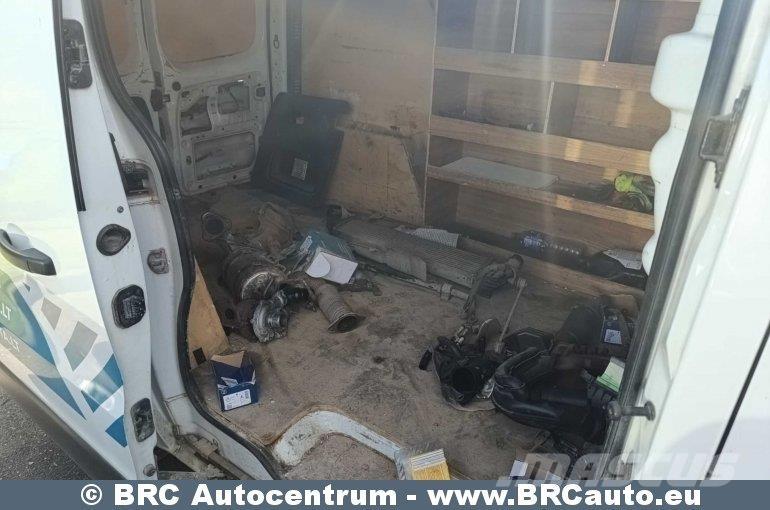 Renault Trafic Фургони
