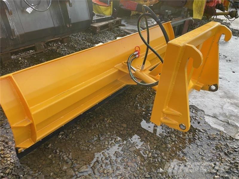  - - - Снегочистачки