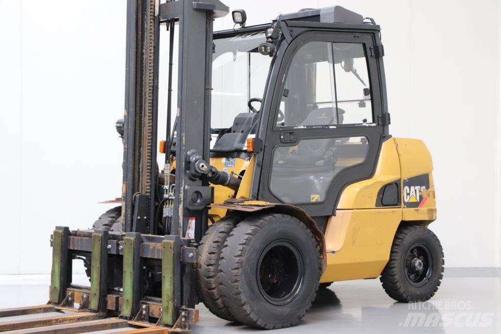 CAT DP40NT Дизелови камиони