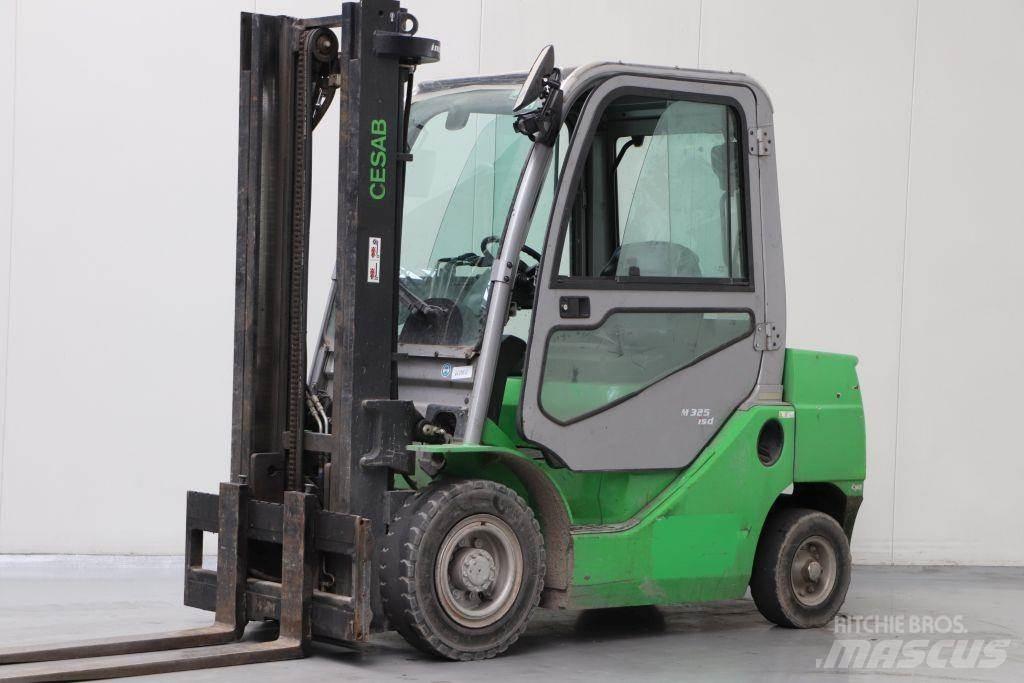 Cesab M325D Дизелови камиони