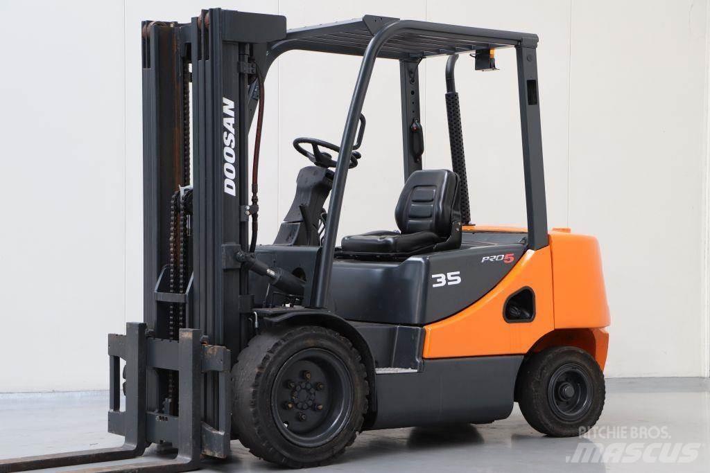 Doosan D35S Дизелови камиони