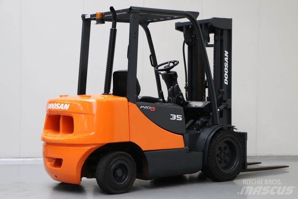 Doosan D35S Дизелови камиони