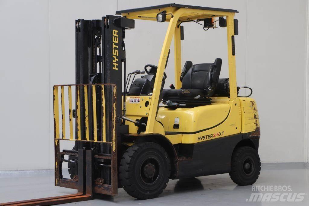 Hyster H2.5XT Камиони с АГУ