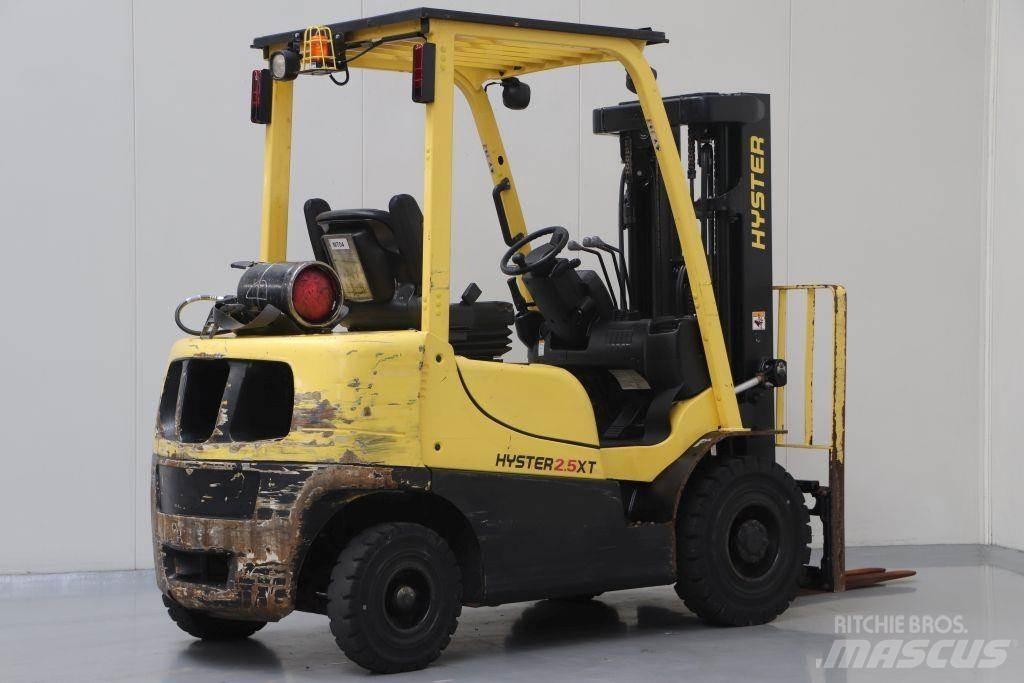 Hyster H2.5XT Камиони с АГУ