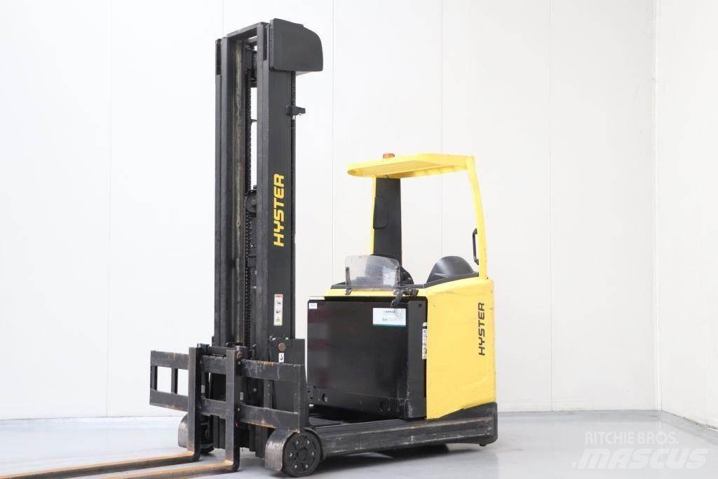 Hyster R2.5 Ретрак/ Високоповдигач с изместване на вилката напред