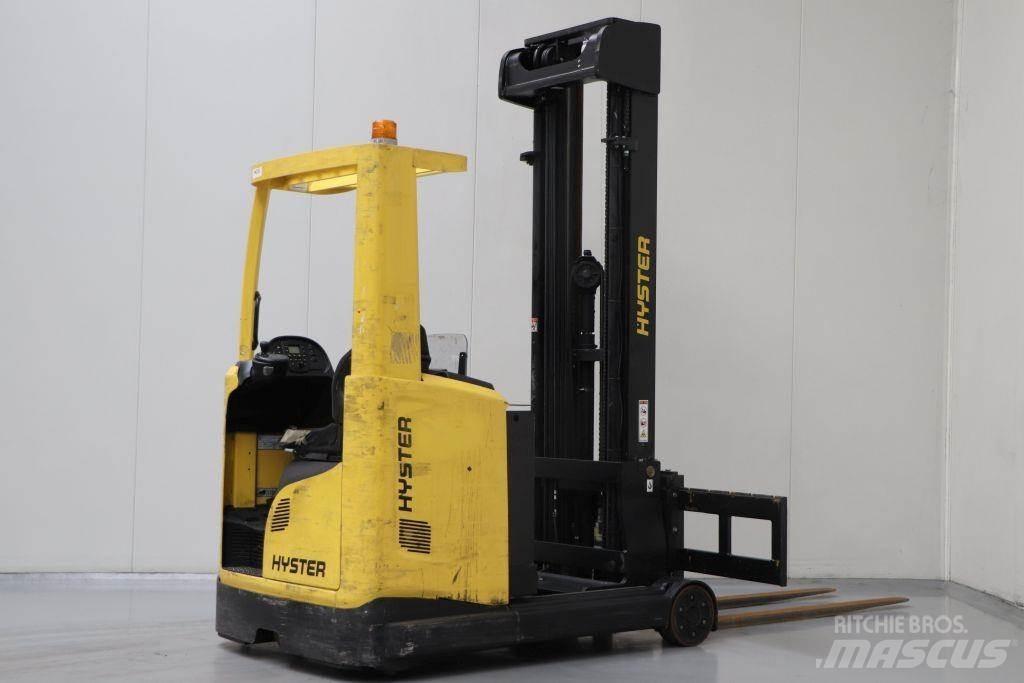 Hyster R2.5 Ретрак/ Високоповдигач с изместване на вилката напред