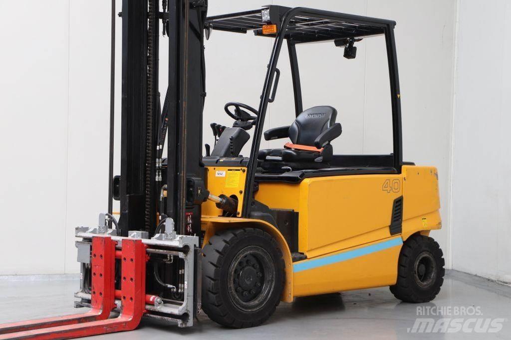 Hyundai 40B-9 Електрически вилични кари-повдигачи