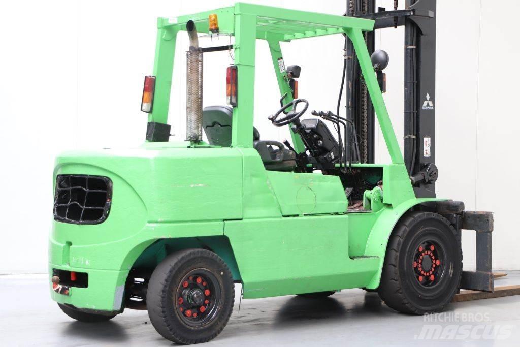 Mitsubishi FD50K Дизелови камиони
