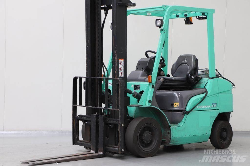 Mitsubishi FG25NT Камиони с АГУ