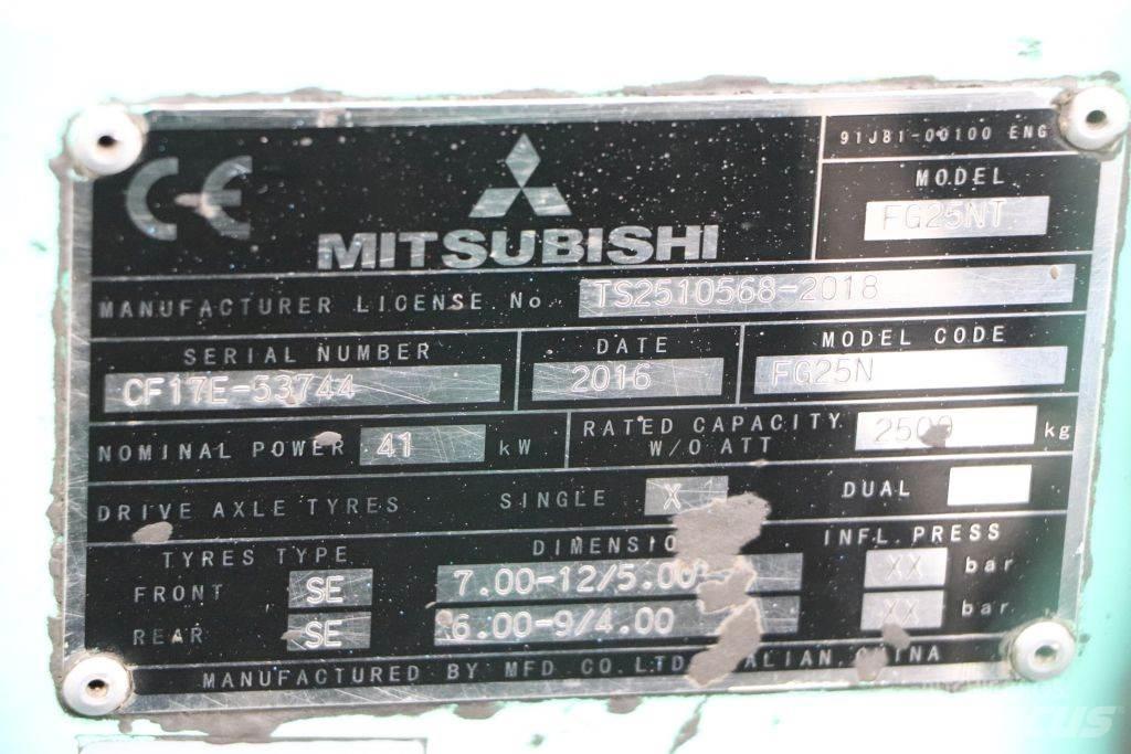 Mitsubishi FG25NT Камиони с АГУ