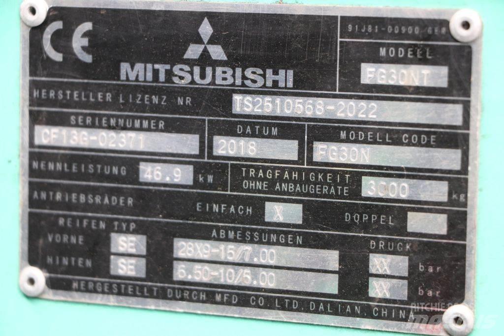 Mitsubishi FG30NT Камиони с АГУ
