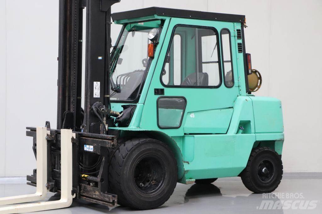Mitsubishi FG45K Камиони с АГУ