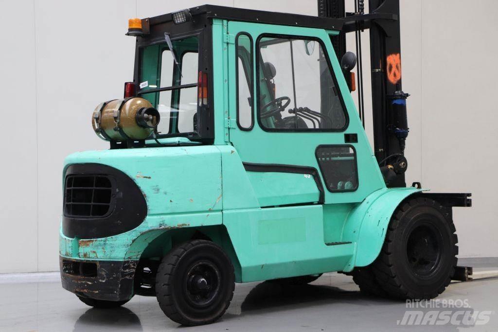 Mitsubishi FG45K Камиони с АГУ