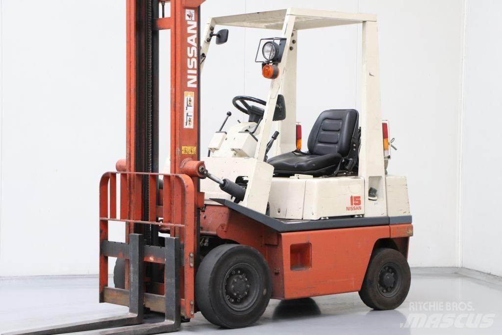 Nissan H01A15 Камиони с АГУ