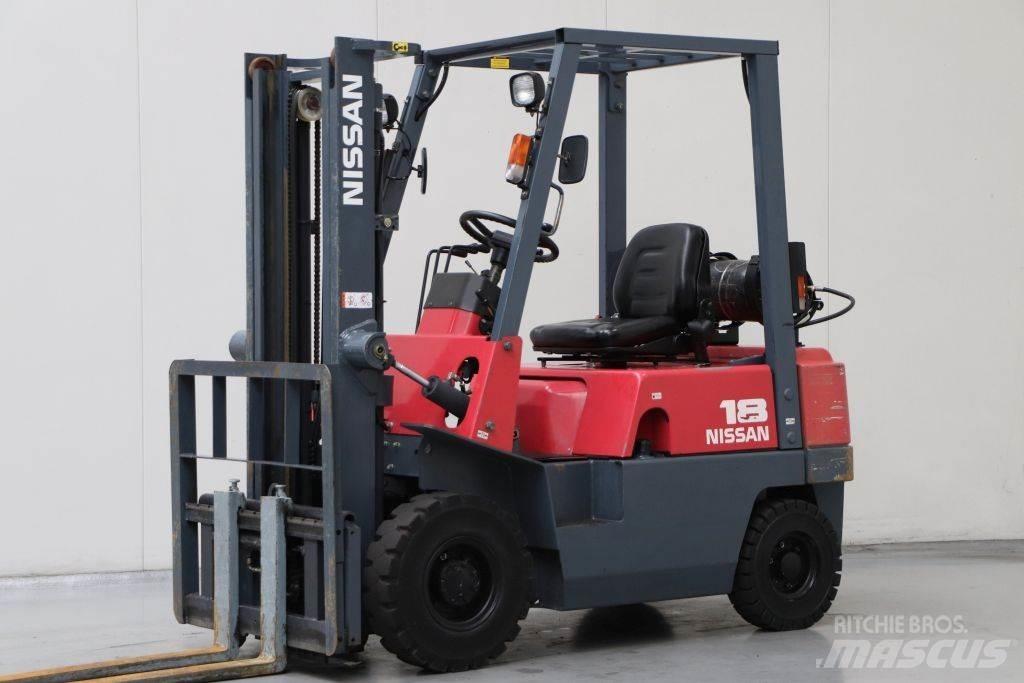 Nissan J01A18 Камиони с АГУ