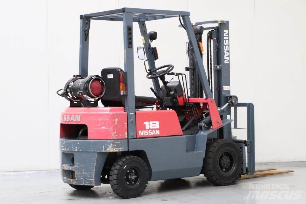Nissan J01A18 Камиони с АГУ