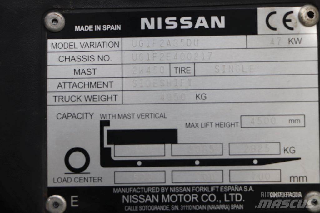 Nissan UG1F2A35DU Камиони с АГУ