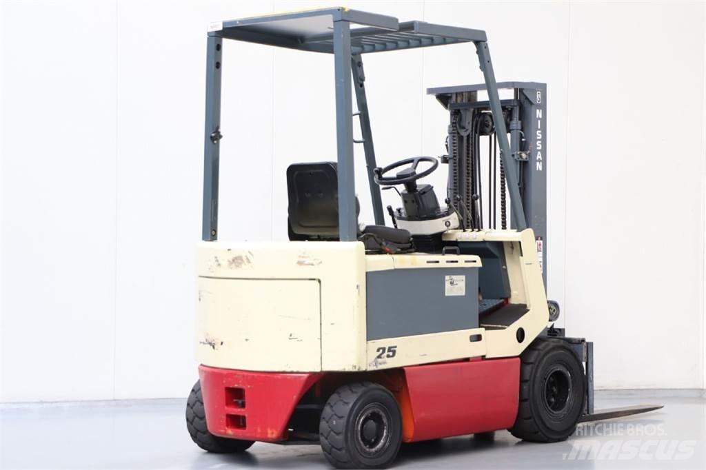 Nissan UM02L25U Електрически вилични кари-повдигачи