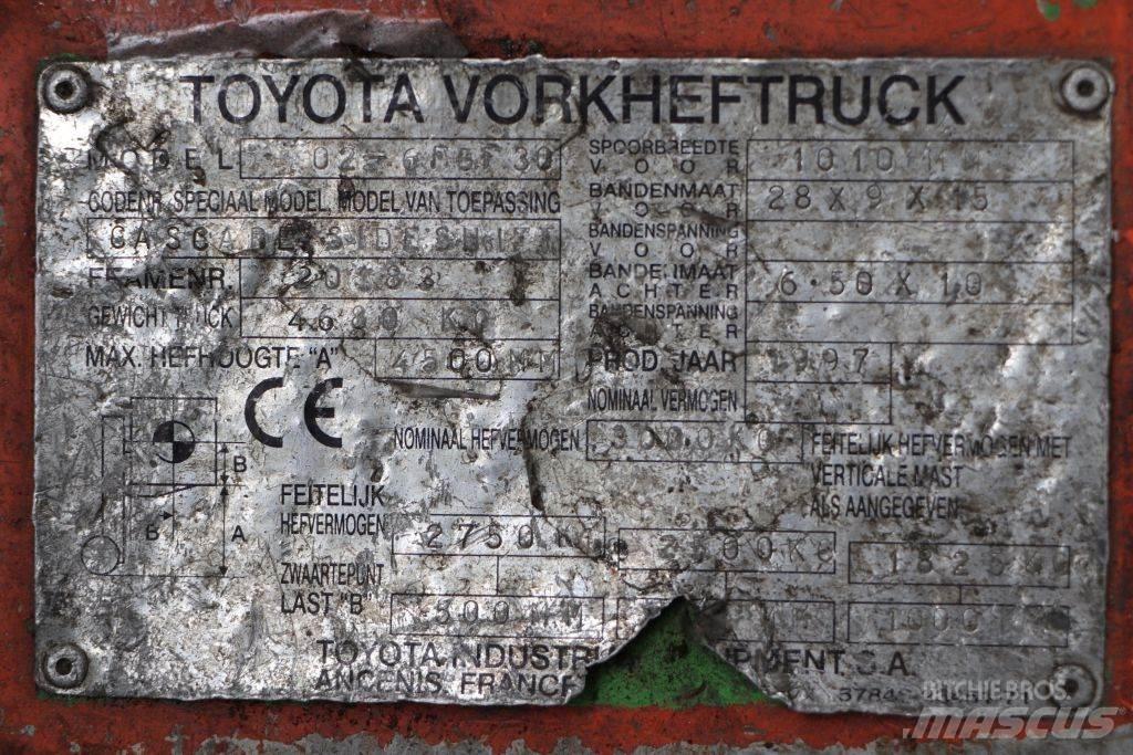 Toyota 02-6FGF30 Камиони с АГУ