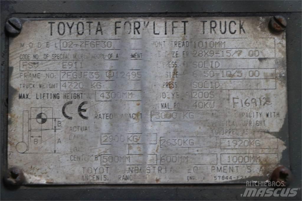 Toyota 02-7FGF30 Камиони с АГУ