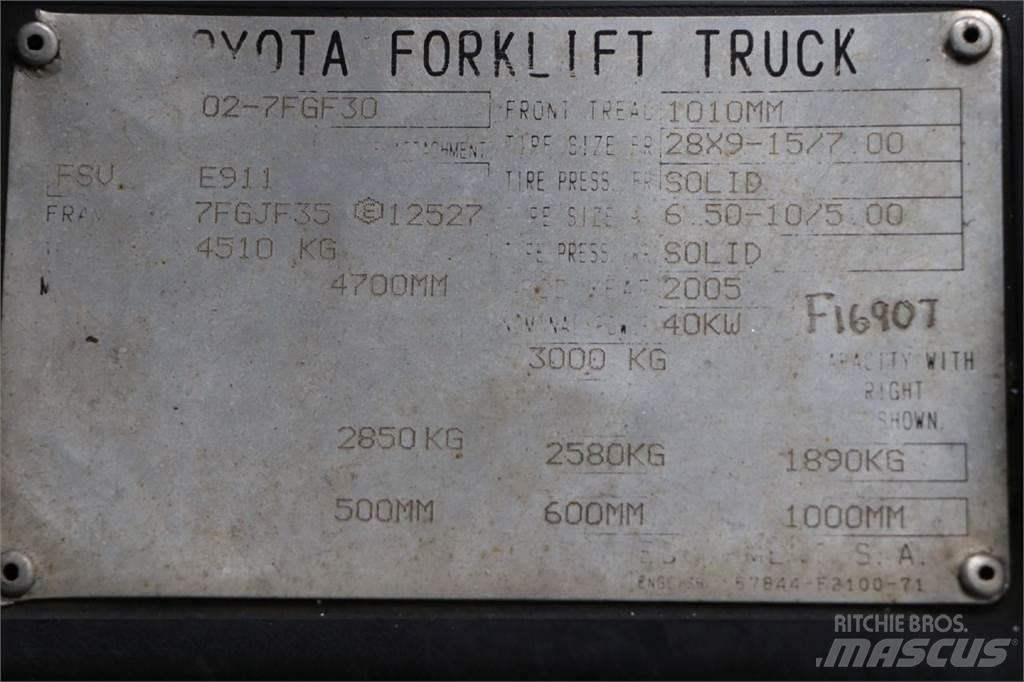 Toyota 02-7FGF30 Камиони с АГУ