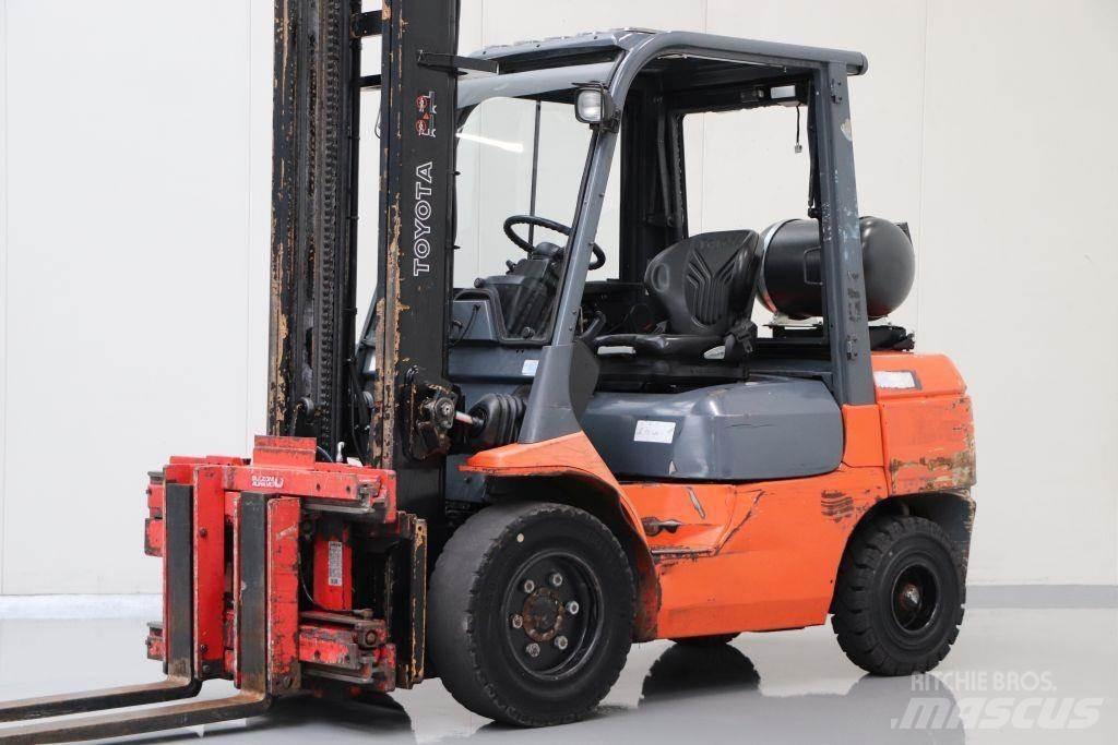 Toyota 02-7FGJF35 Камиони с АГУ