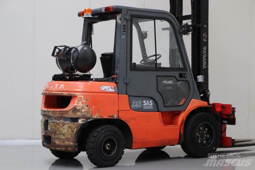 Toyota 02-7FGJF35 Камиони с АГУ