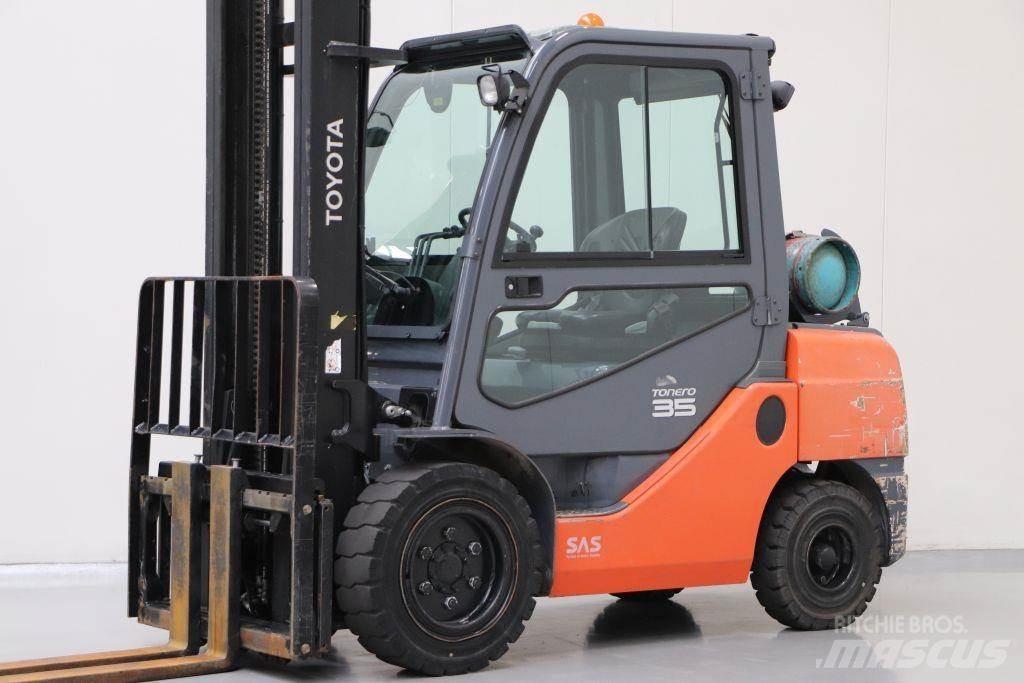 Toyota 02-8FGJF35 Камиони с АГУ