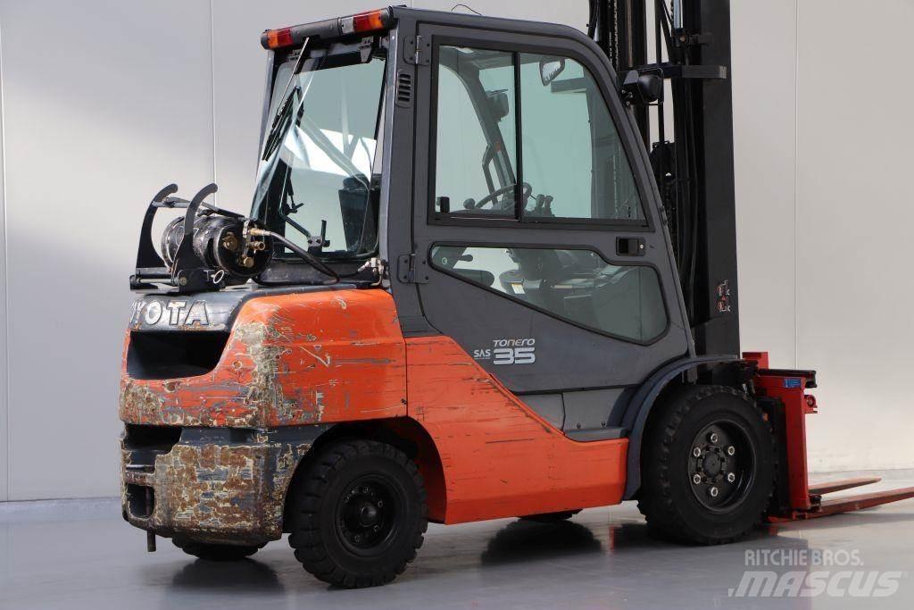 Toyota 02-8FGJF35 Камиони с АГУ