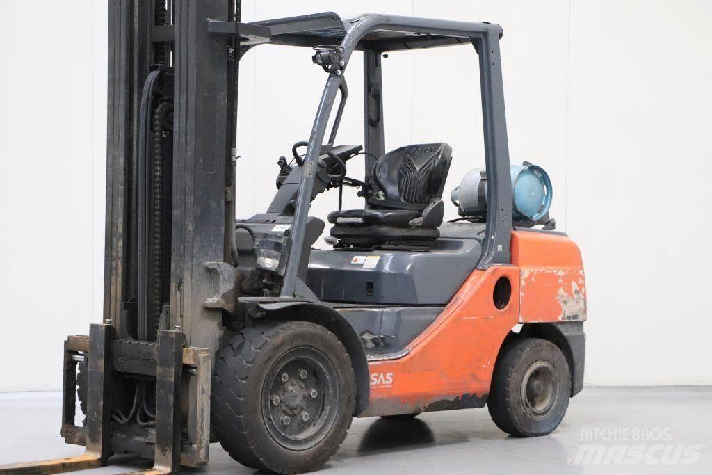 Toyota 02-8FGJF35 Камиони с АГУ