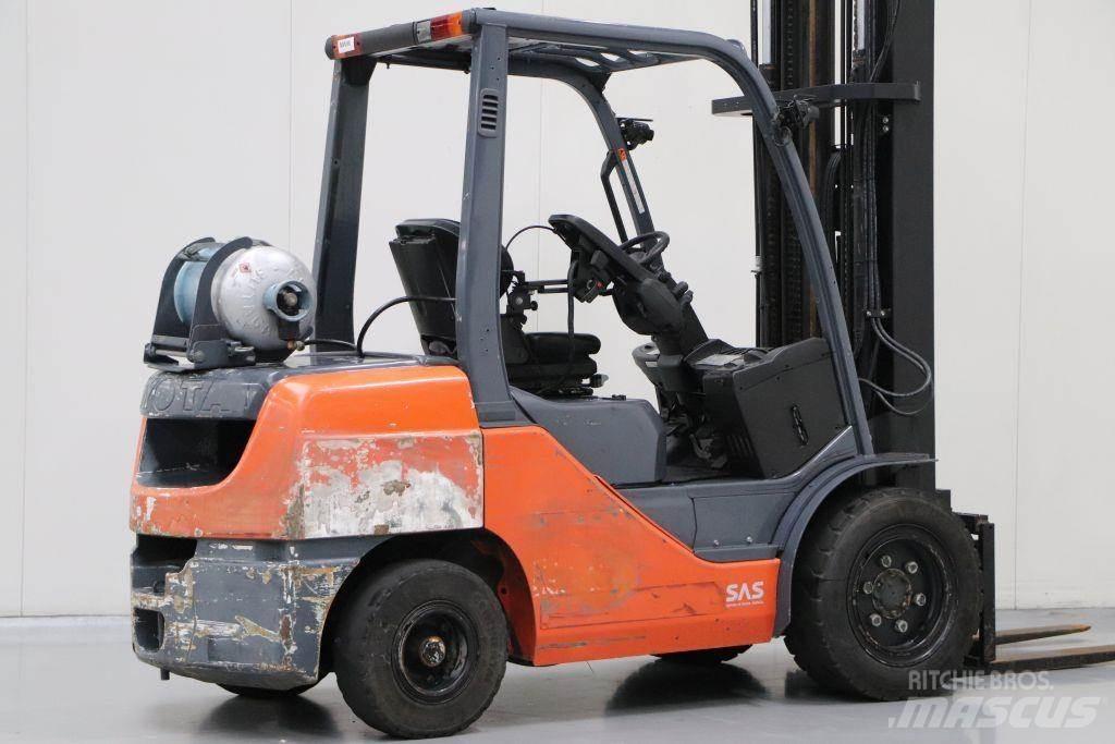 Toyota 02-8FGJF35 Камиони с АГУ