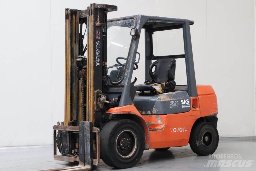 Toyota 62-7FDF30 Дизелови камиони