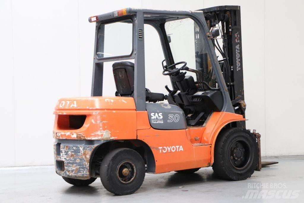 Toyota 62-7FDF30 Дизелови камиони