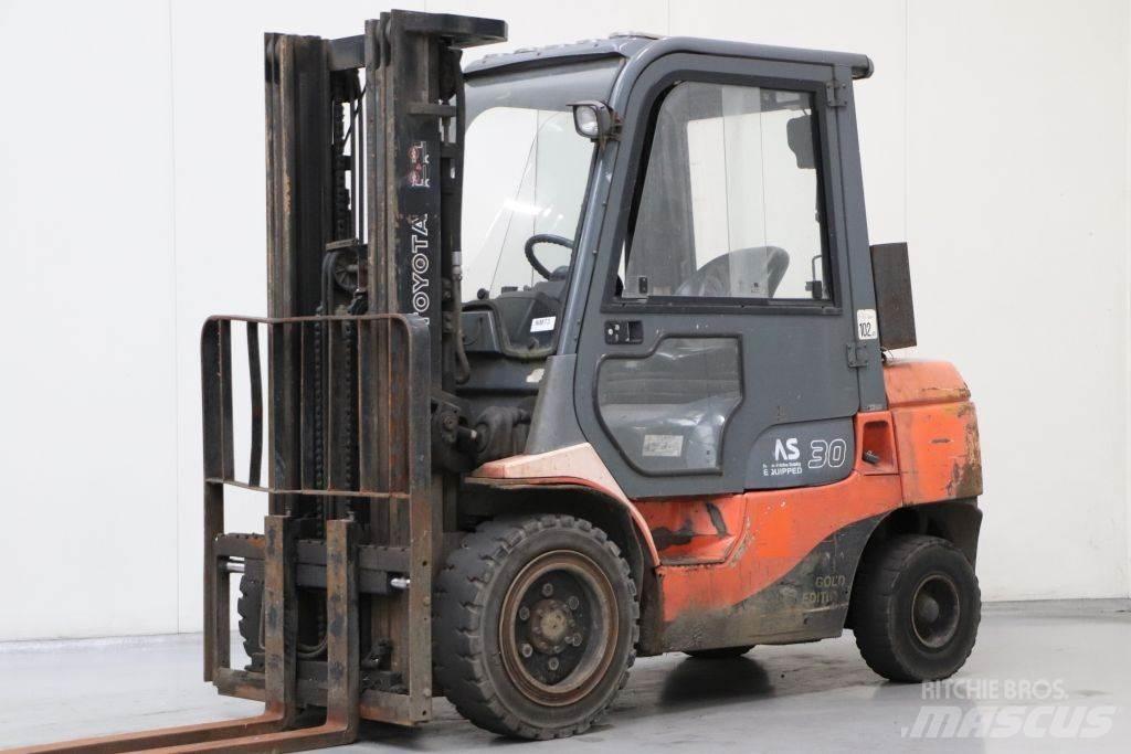 Toyota 62-7FDF30 Дизелови камиони