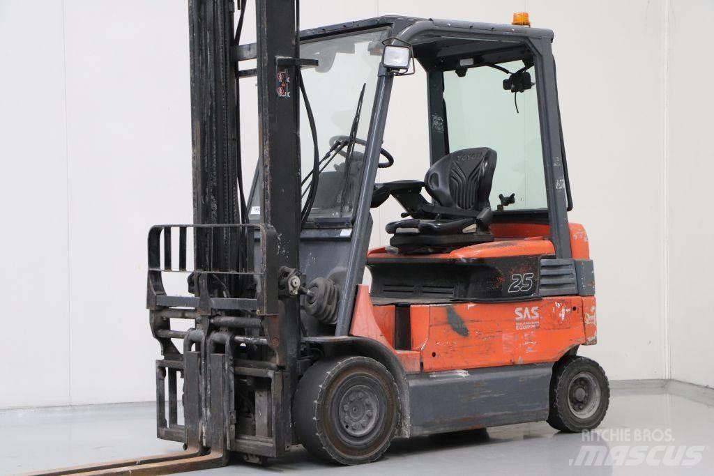 Toyota 7FBMF25 Електрически вилични кари-повдигачи