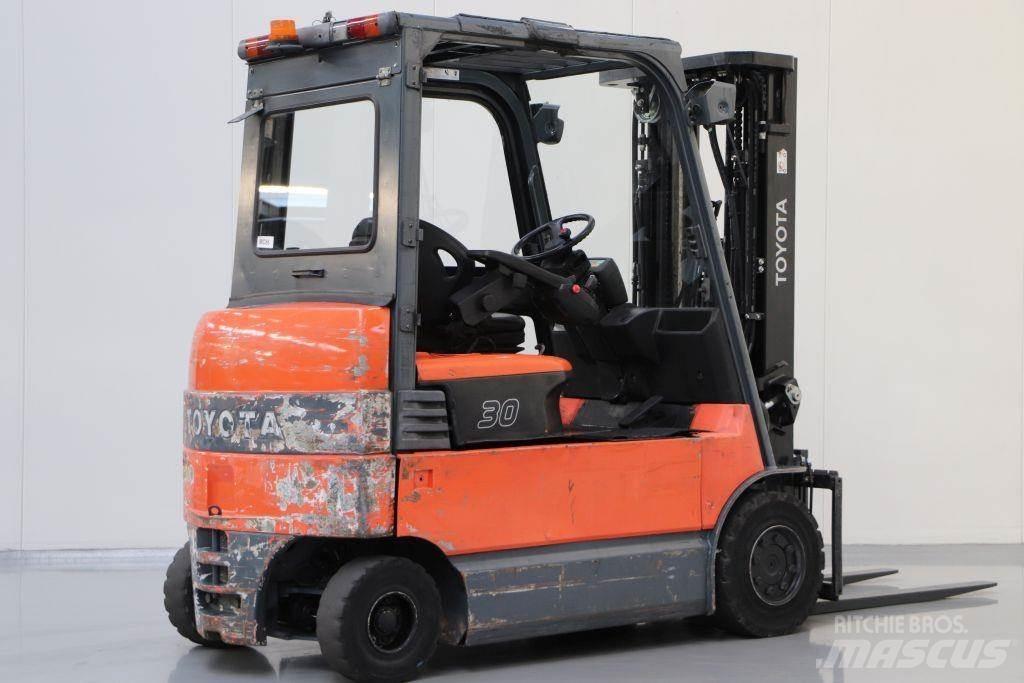 Toyota 7FBMF30 Електрически вилични кари-повдигачи
