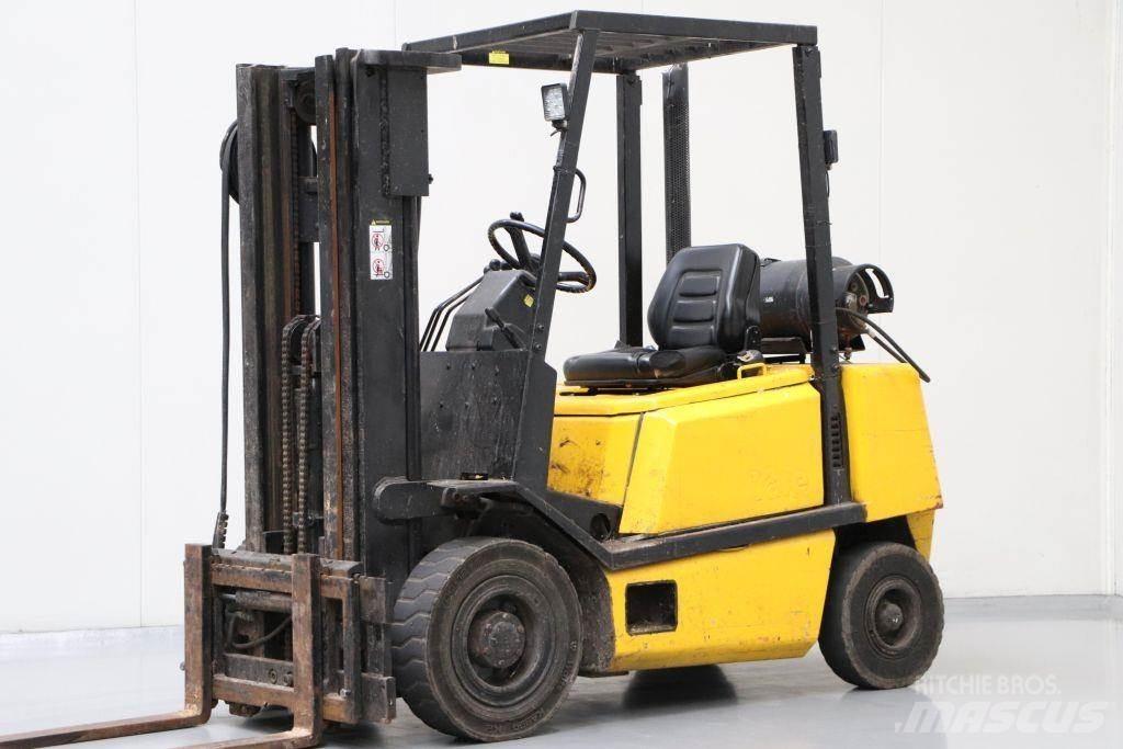 Yale GLP25 Камиони с АГУ