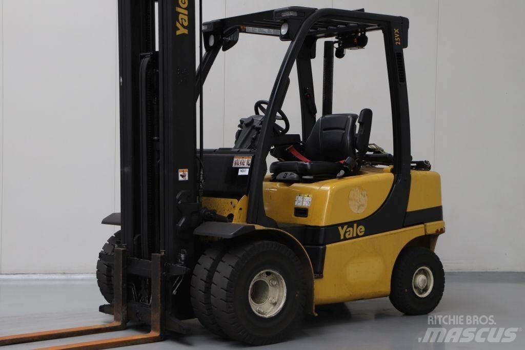Yale GLP25VX Камиони с АГУ