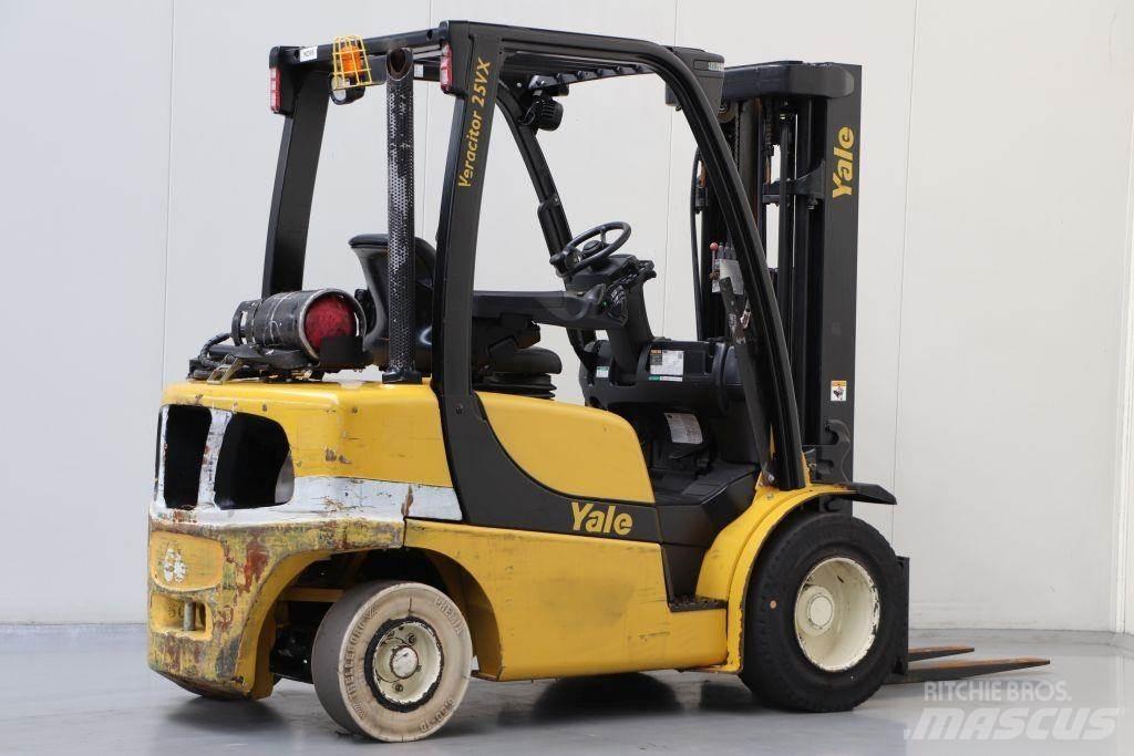 Yale GLP25VX Камиони с АГУ