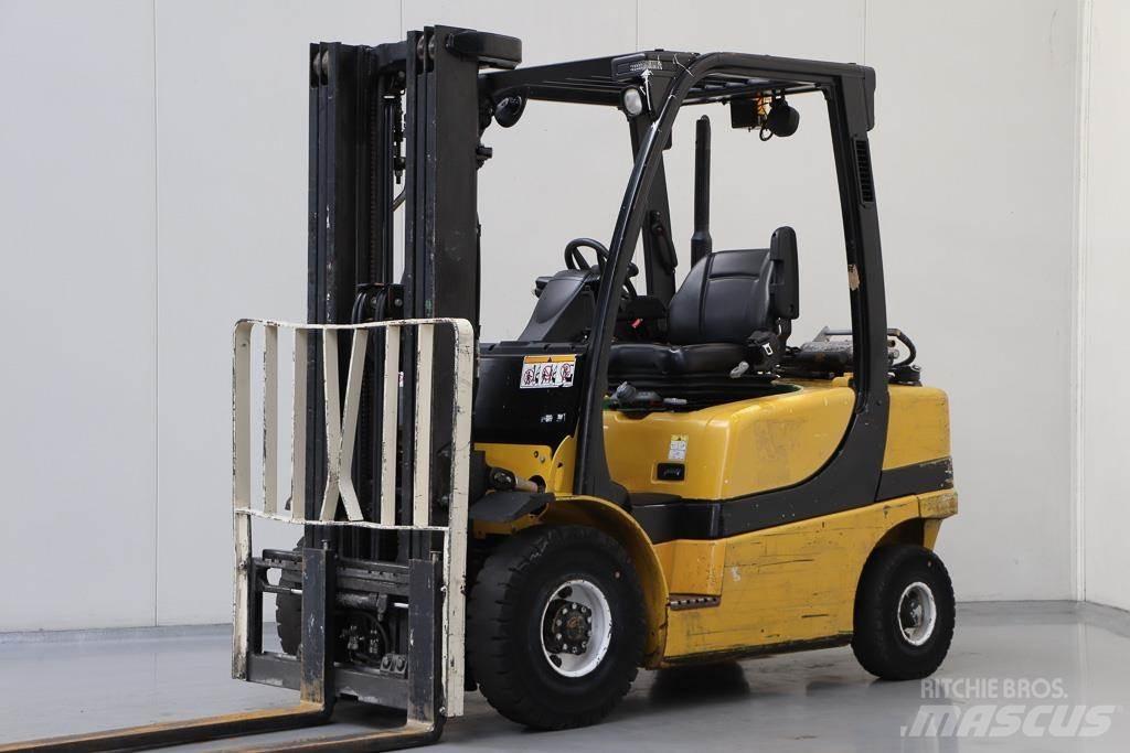 Yale GLP25VX Камиони с АГУ